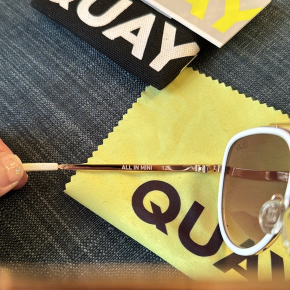 Quay ALL IN white frame/brown fade lenses NWT - Picture 5 of 8
